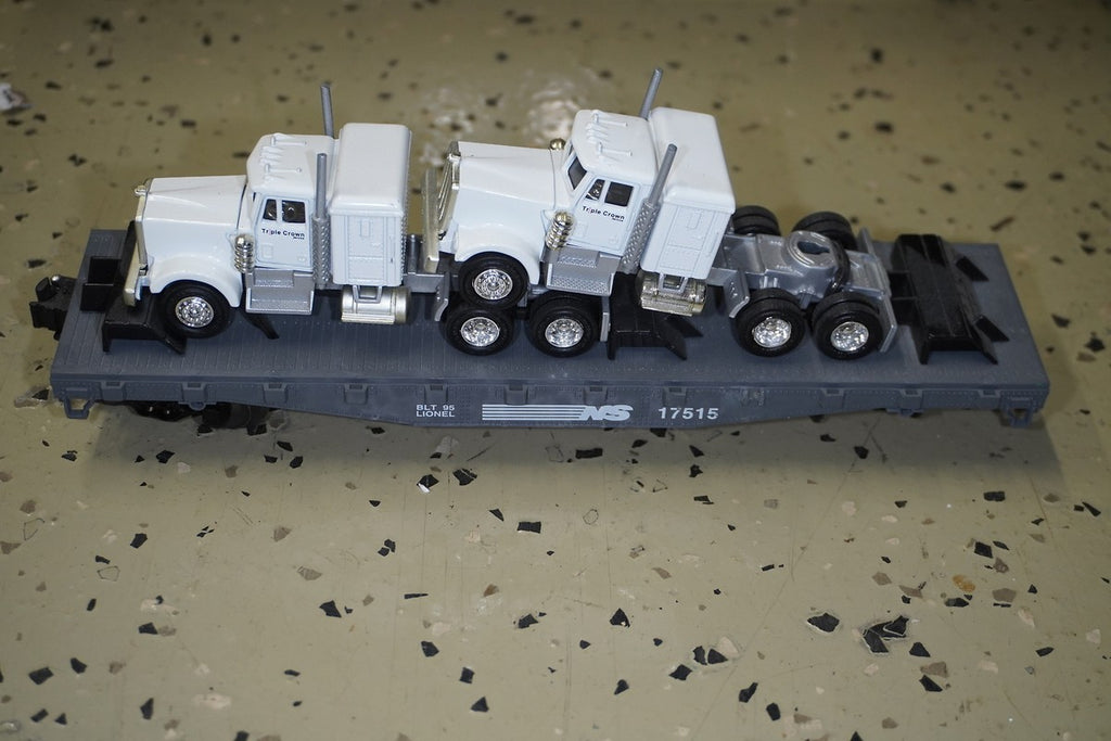 Lionel # 17515Norfolk Southern FlatCar w/ Tractors